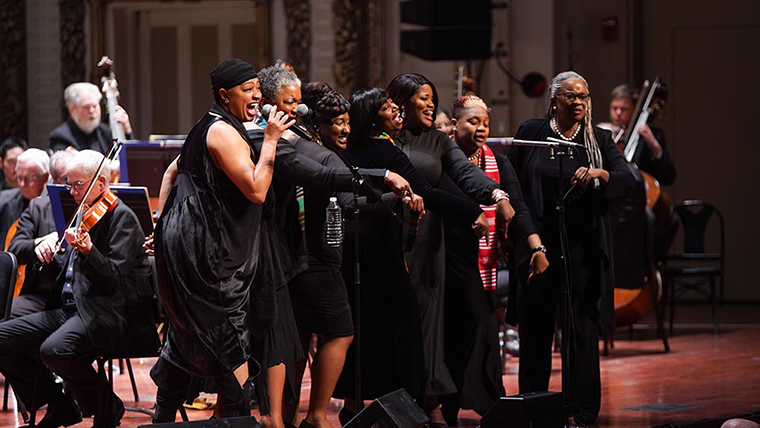 Lisa Fischer and women of the Classical Roots Choir singing